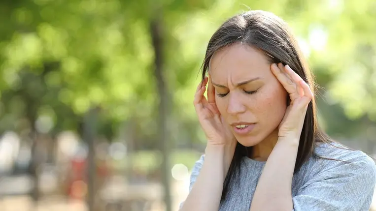 Ezért fáj az ember feje a nagy melegben: 7 módszer, ami segít megelőzni