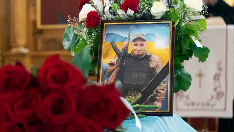  Munkácson végső búcsút vettek a háborúban elesett védőtől, Makszim Obrivkótól. Munkácsi Városi Tanács/Facebook