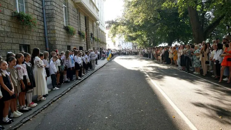 Kárpátalján 169 ezer iskolás számára kezdődött el a tanév