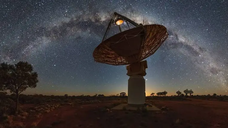 Rádióhullámok - egy eddig ismeretlen, titokzatos rádiójel érkezik a galaxis középpontjából 
