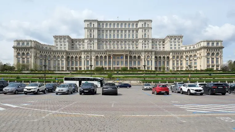 A román parlament épülete
