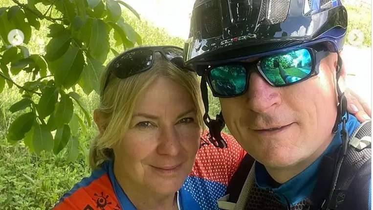 Ő Szujó Zoltán felesége: Adrienn ritkán szerepel a műsorvezetővel