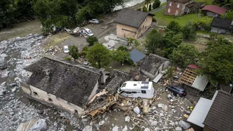 A pusztítás nyomai a Svájc déli részén fekvõ Lostallóban történt földcsuszamlást követõen 2024. június 23-án (Fotó: MTI/EPA/Keystone/Michael Buholzer)