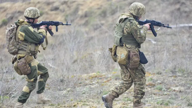 A hadkötelezettség korhatárának csökkentésére sürgeti az USA az ukrán kormányt