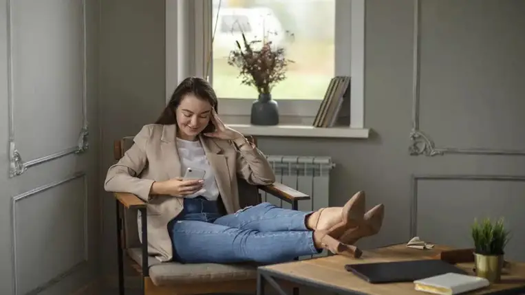 Pontosan ennyi órát kellene ülnöd, aludnod, állnod és edzened naponta 