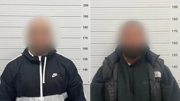 12 ezer dolláros nem létező tartozás: Zsarolás gyanújával a rendőrség két bűnözőt tartóztatott le a Munkácsi járásban. Fotó: Nemzeti Rendőrség