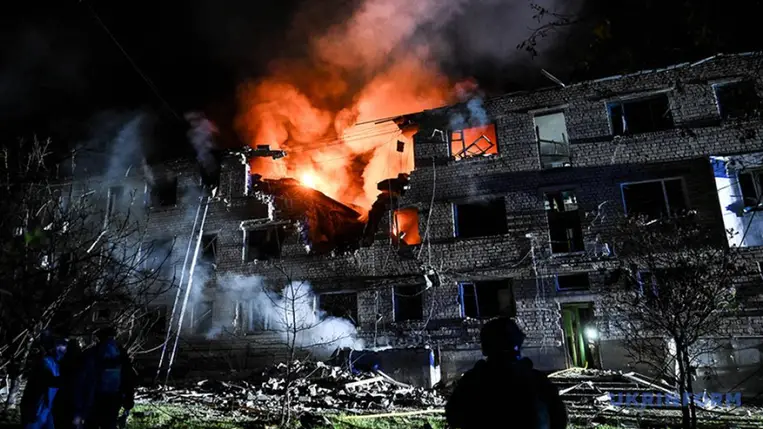 Ukrajna / Zaporizzsja / Oroszország / Orosz dróntámadás / Orosz légicsapás / Orosz-ukrán háború / Ukrajna háború / Ukrajna hírek / Civil áldozatok / lerombolt épületek / Orosz támadás / Sérültek