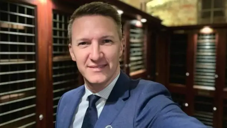 12 év és egy közös gyerek után válik Gájer Bálint