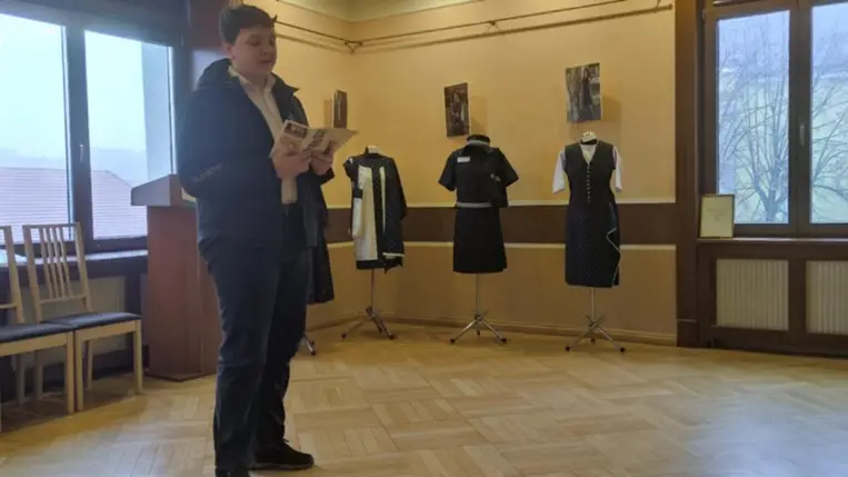 Kossuthosok a beregszászi KÉSZ viselet- és ékszerkiállításán