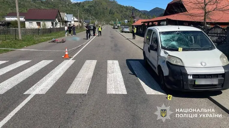 2025. május 1-jén Szojmi településen egy Fiat személyautó elütött egy kerékpárost, aki a helyszínen életét vesztette. A sofőr józan volt. A rendőrség nyomozást indított. Fotó: Nemzeti Rendőrség