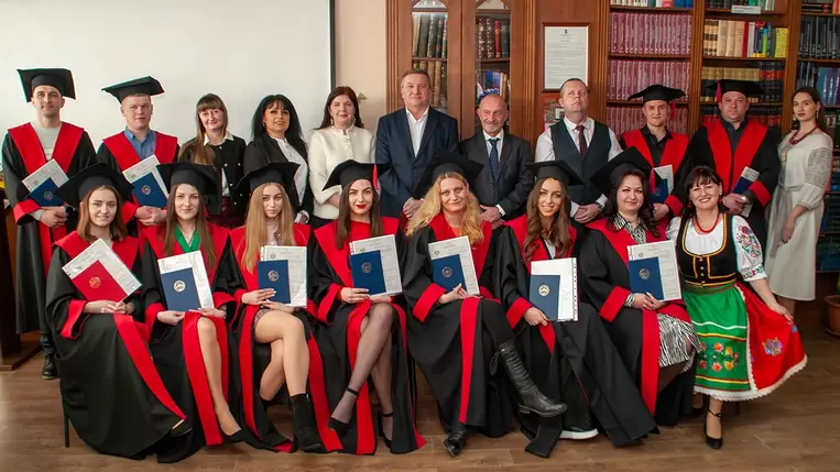 Diplomaátadó az Ungvári Nemzeti Egyetem Ukrán–Magyar Oktatási-Tudományos Intézetében - Szülőföldön maradva a közösség javára lenni