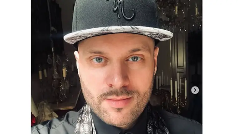 38 évesen civil munkája van Takács Nikolasnak