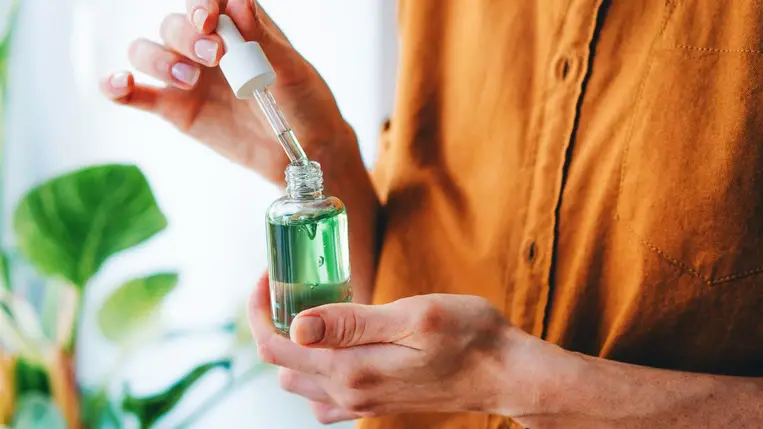 5 szépségápolási praktika, amiért a múltban rajongtak a nők