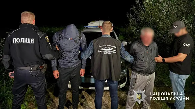 6000 dollárért akarta átcsempészni a Tiszán a katonaköteles férfit – Lebuktatták az embercsempészt Rahónál. Fotó: Ukrán Nemzeti Rendőrség