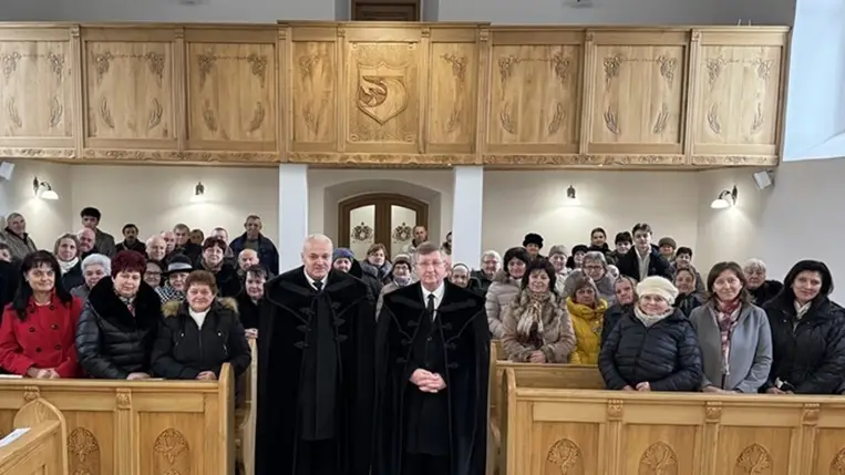 Fekete Károly és Zán Fábián Sándor a borzsovai református templomban