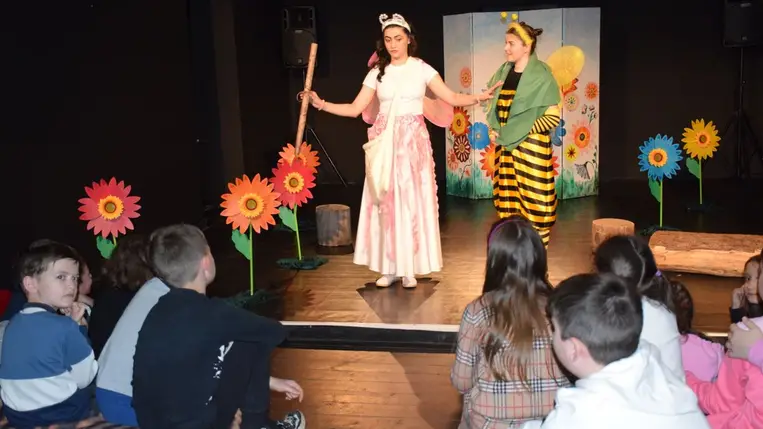 Méhmese a beregszászi magyar színházban - Ismeretszerzés, játék és szórakozás. Fotó: Kárpátinfó/ Kovács Erzsébet