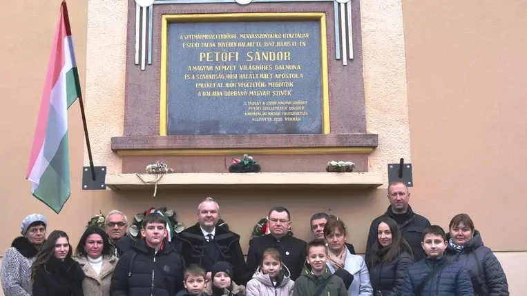 Petőfi Sándor 202. születésnapján - A legnagyobb magyar költőre emlékeztek Badalóban. Fotó: Sárközi Karola