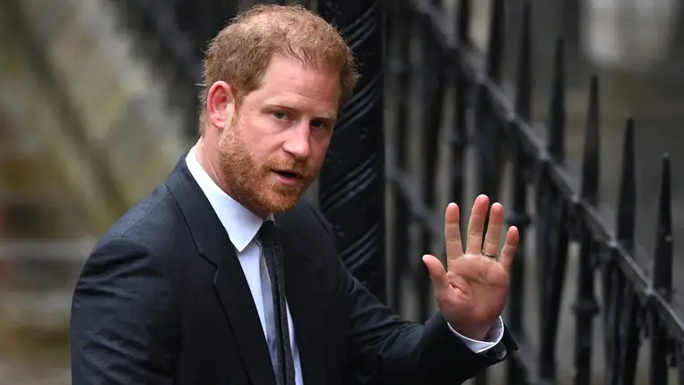 Harry herceg, III. Károly brit király másodszülött fia a londoni királyi bíróságra érkezik 2023. március 28-án (Fotó: MTI/EPA/Neil Hall)