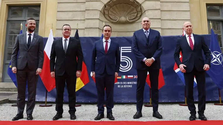 Wladyslaw Kosiniak-Kamysz lengyel, Boris Pistorius német, Sébastien Lecornu francia, Defense Guido Crosetto olasz és John Healey brit védelmi miniszter. 2025. március 12-én (Fotó: MTI/EPA/Mohamed Badra)