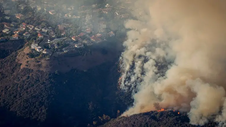  Erdőtűz lángol a Los Angeles-i Mandeville Canyon közelében 2025. január 11-én (Fotó: MTI/AP/San Francisco Chronicle/Brontë Wittpenn)