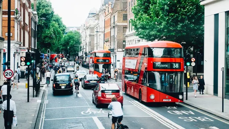 Hiába vásároltak több elektromos autót a britek tavaly, még mindig nem elég a mértéke a karbonsemlegesség gyors eléréséhez / Fotó: LiTsai / Shutterstock