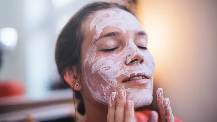 20 perc alatt megfiatalítja a bőrt a filléres házi trükk