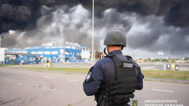 Augusztus 21-én hajnalban két rakétacsapás érte Munkács egyik ipari létesítményét. A támadás következtében 15 ember megsérült, közülük egy súlyosan. Fotó: Ukrán Nemzeti Rendőrség