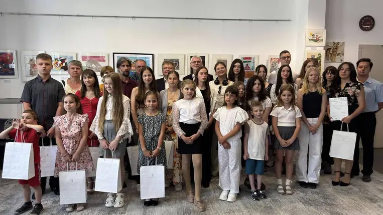 Az NSKI rajz- és esszépályázatának eredményhirdetése Ungváron - Hűség, felelősség, remény