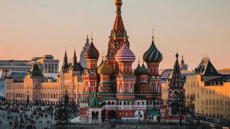 Az ukrán elnöki hivatal szerint Putyin nem békét akar, hanem a moszkvai ünnepségekre érkező külföldi vendégek biztonságát garantálni. A május 8-i „tűzszünet” csak politikai manipuláció. Fotó: Pexels