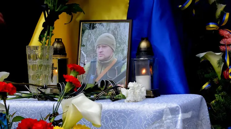 Beregszászban végső búcsút vettek Artem Peszik katonától. Fotó: Beregszászi Városi Tanács