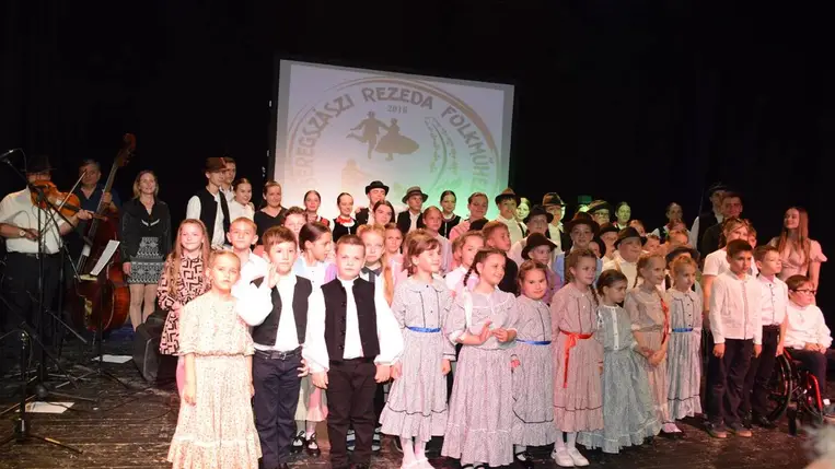 A Beregszászi Rezeda Folkműhely évzáró gálakoncertjén - Az ifjú tehetségek meghódították a szíveket. Fotó: Kárpátinfó/ Kovács Erzsébet