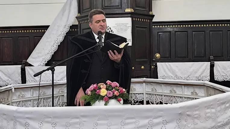 Beszélgetés Béres László szernyei lelkésszel - Reménnyel építkezünk: hazavárjuk, akik elmentek