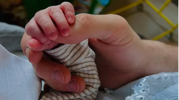 Brasch Bence kisfia megszületett: ezzel a tündéri fotóval jelentették be