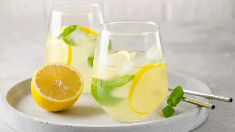 A citromos víz tényleg akkora csodaszer? Utána néztünk mire jó, mire nem 