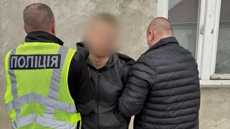 Nagyszőlősön a kárpátaljai rendőrség elfogott egy drogdílert – a bűnöző amfetamint árult. Fotó: Nemzeti Rendőrség