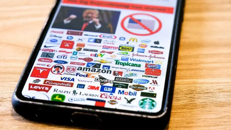 Tippek, hogy milyen vállalatokat bojkottáljanak a vámháború miatt / Fotó: Hans Lucas via AFP