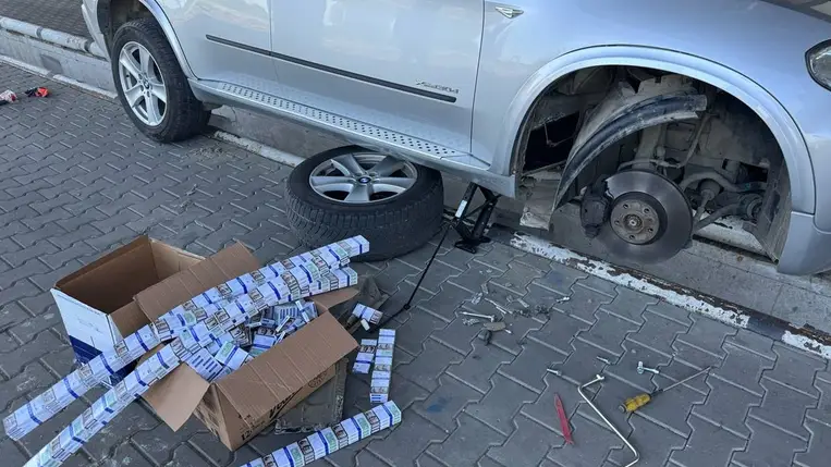 Nevetlenfalu / Beregszászi járás / Kárpátalja / Ukrajna / Cigarettacsempészet / Kárpátalja hírek / Ukrán határőrök / Ukrán-román határ / Ukrán vámosok / Csempész cigaretta / dohánytermék / Csempészek / Elrejtett cigaretta / Csempészkísérlet