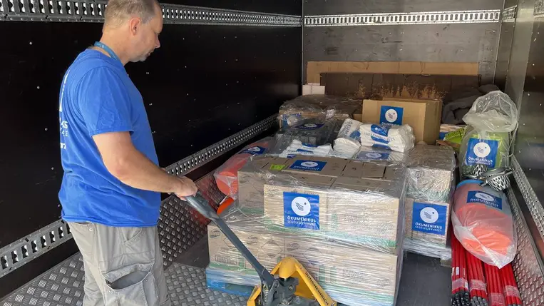 Elindult a 1353-as adományvonal is a székelyföldi bajbajutottak támogatására.  (fotó: Ökumenikus Segélyszervezet)  