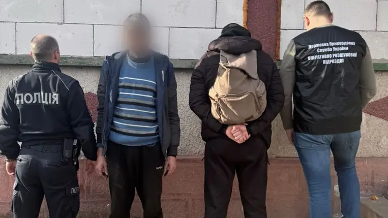 Kárpátalján a rendőrség letartóztatott egy újabb embercsempészt.  Fotó:  Nemzeti Rendőrség