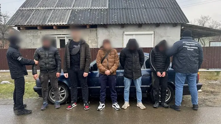 A kárpátaljai határőrök leleplezték egy bűnszervezet tagjait, akik férfiakat csempésztek át a határon. Fotó: Ukrán Állami Határőrszolgálat