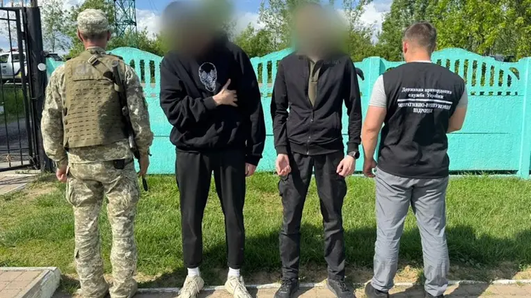 Harangláb / Beregszászi járás / Kárpátalja / Ukrajna / Embercsempészet / Katonaköteles férfiak / Embercsempészet Kárpátalja / Illegális határátlépés / Ukrán-magyar határ / Zöldhatár / Ukrán Állami Határőrszolgálat - DPSZU / Ukrán határőrök