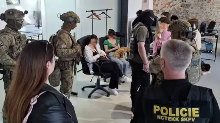 Európai uniós állampolgárok kifosztására szakosodott újabb call centert lelepleztek le Kárpátalján