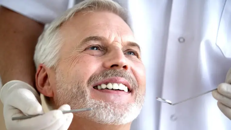 Ezekkel a tippekkel elkerülhető az időskori fogvesztés 