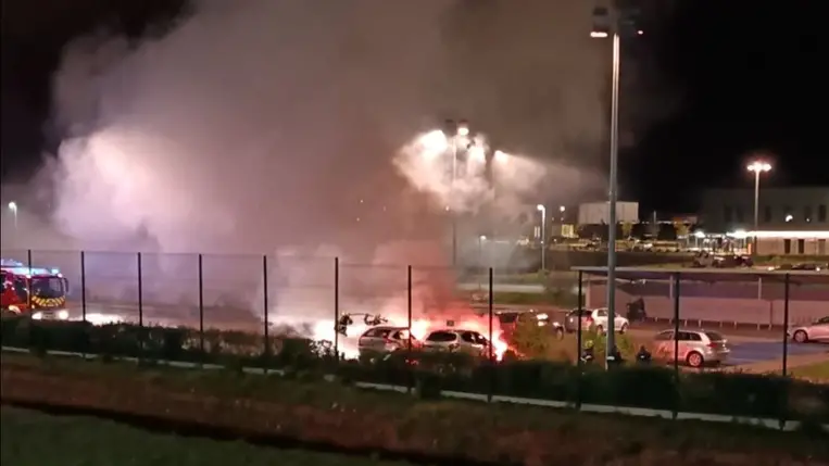 Szervezett támadások érték francia börtönöket, a támadók lövöldöztek és járműveket gyújtottak fel (Fotó: X)