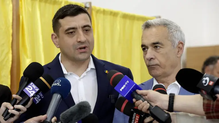 George Simion, a Románok Egyesüléséért Szövetség (AUR) elnöke. MTI/EPA/Robert Ghement.