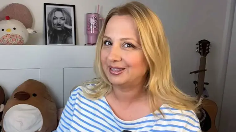 Gombos Edina 17 éves lánya tiszta anyja, csak fekete hajjal