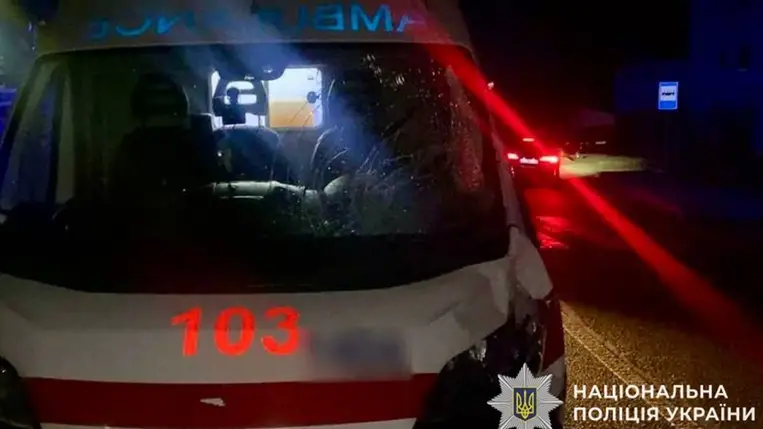 Halálos baleset Kárpátalján – esethelyszínre siető mentőautó ütött el egy gyalogost Fotó: Ukrán Nemzeti Rendőrség