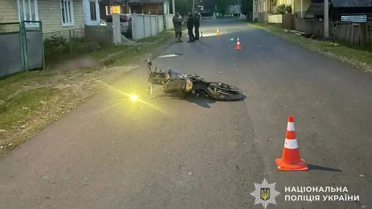 Halálos motorbaleset Ruszka Mokrán – egy tinédzser meghalt, egy másik súlyosan megsérült. Fotó: Ukrán Nemzeti Rendőrség