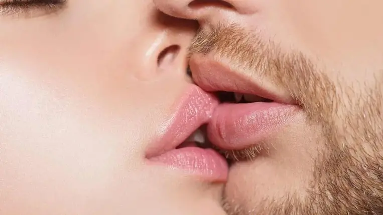 A csókkal jött a herpesz is az életünkbe 