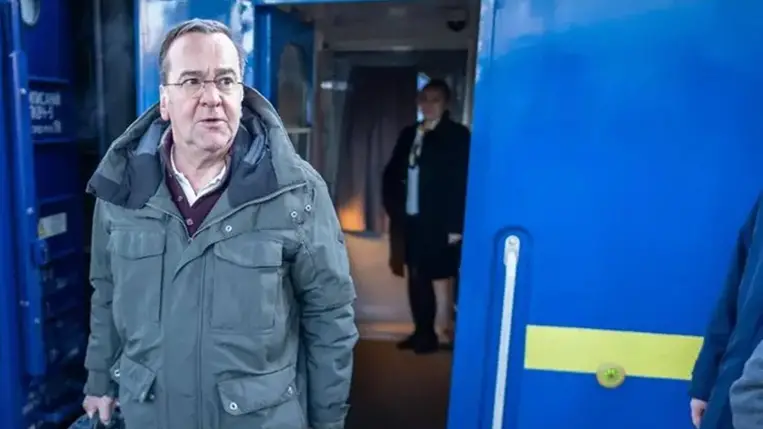 Pistorius német védelmi miniszter előre be nem jelentett látogatásra Kijevbe érkezett